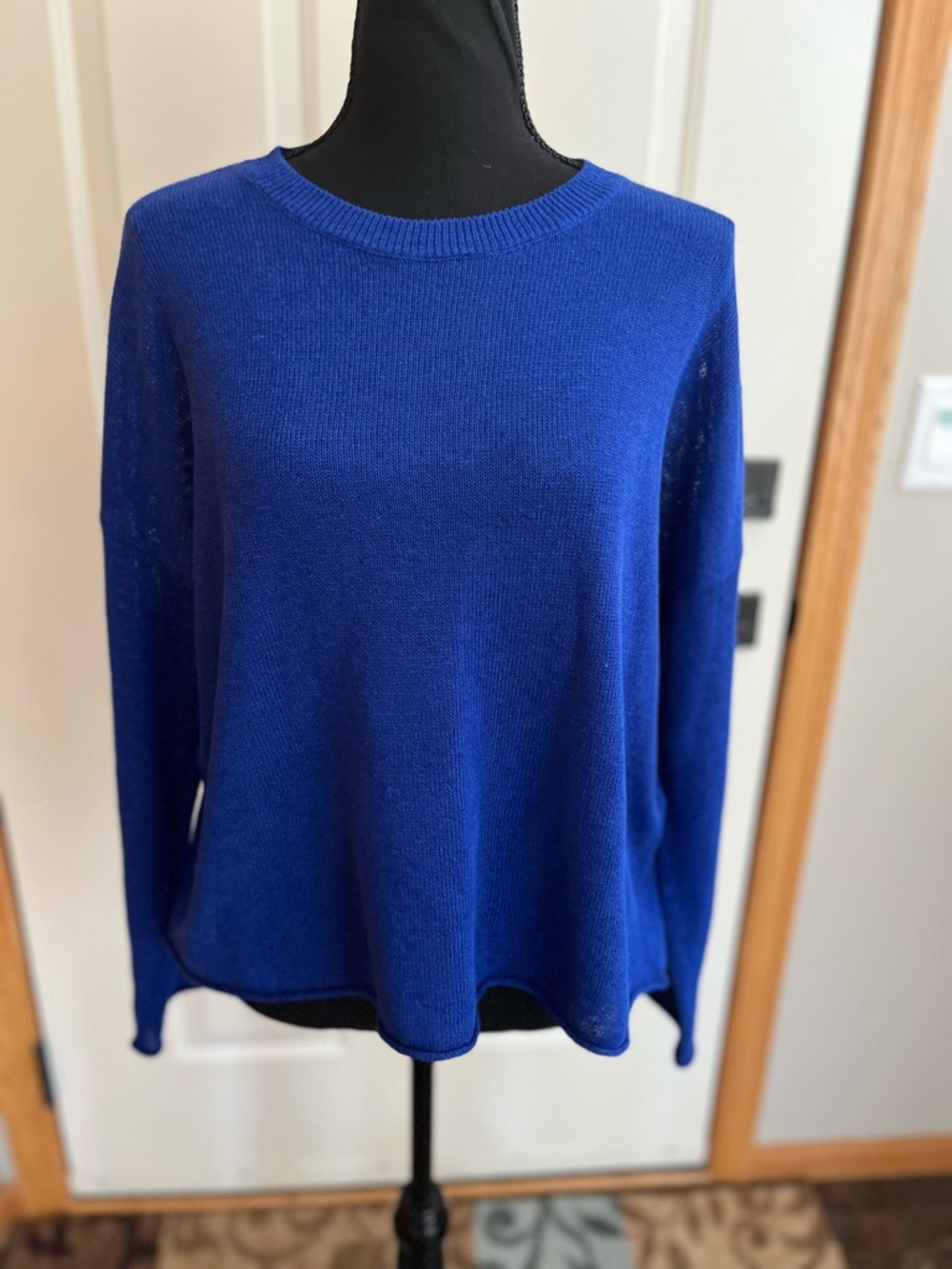 New Eileen Fisher blue organic linen cotton pull over crew neck sweater. Small